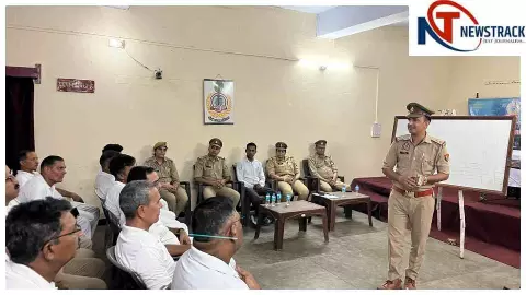 Aligarh News : अलीगढ़ में CISF जवानों को साइबर ठगी से बचने के गुर, डिजिटल अरेस्ट कॉल को बताया फर्जी