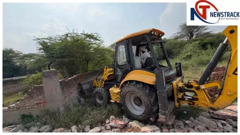 Mathura News: बिना स्वीकृत मानचित्र के बने अवैध निर्माण पर एमवीडीए का बुलडोजर चला, ढांचा ध्वस्त किया