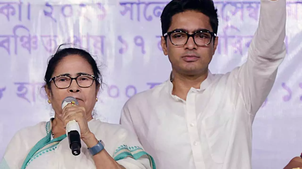 TMC Crisis: अभिषेक बनर्जी के लिए मुंह बंद रखो और तालियां बजाओ... TMC के बागी विधायक ने खोली अंदरूनी कलह की पोल