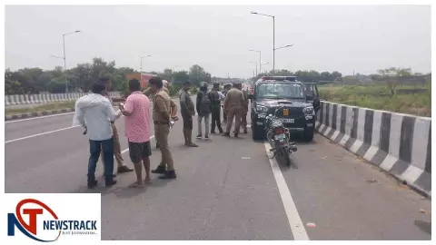 Kaushambi News: कौशांबी में ईंटों से भरी ट्रॉली बनी काल, 18 वर्षीय मजदूर की मौके पर दर्दनाक मौत Kaushambi News: कौशांबी में ईंटों से भरी ट्रॉली बनी काल, 18 वर्षीय मजदूर की मौके पर दर्दनाक मौत