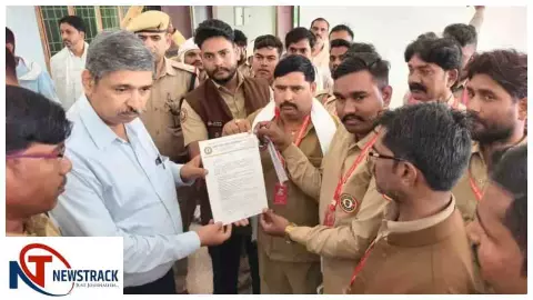 Chandauli News: चंदौली में ड्राइवर महासंगठन ने डीएम को सौंपा ज्ञापन, उठाईं ये प्रमुख मांगें