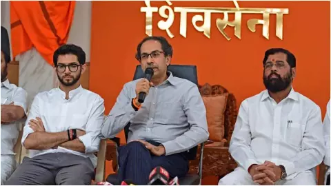 Shiv Sena Merger News: बीजेपी से खतरे के बीच शिवसेना के दोनों गुटों में पैच-अप की सुगबुगाहट