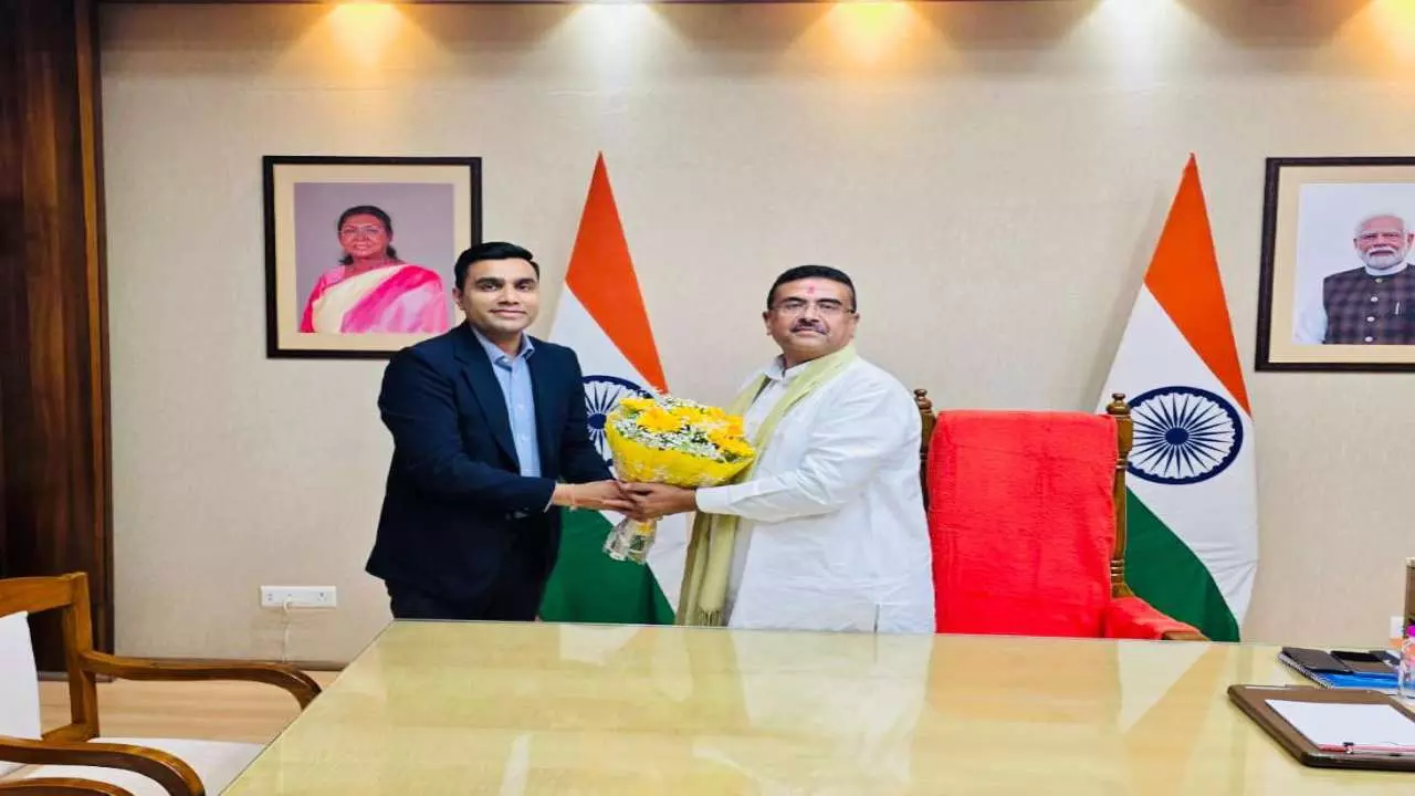 Suvendu Adhikari: ममता के ₹25,000 करोड़ के ड्रीम प्रोजेक्ट पर शुभेंदु का ब्रेक! करण अडाणी के साथ बैठक के बाद बड़ा फैसला Suvendu Adhikari: ममता के ₹25,000 करोड़ के ड्रीम प्रोजेक्ट पर शुभेंदु का ब्रेक! करण अडाणी के साथ बैठक के बाद बड़ा फैसला