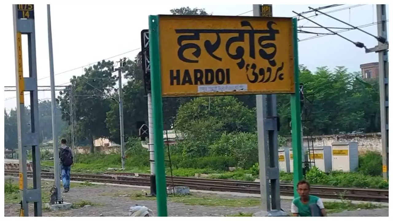 Visible partial effect of MPs instructions, stagnation of trains and still confusion over facilities