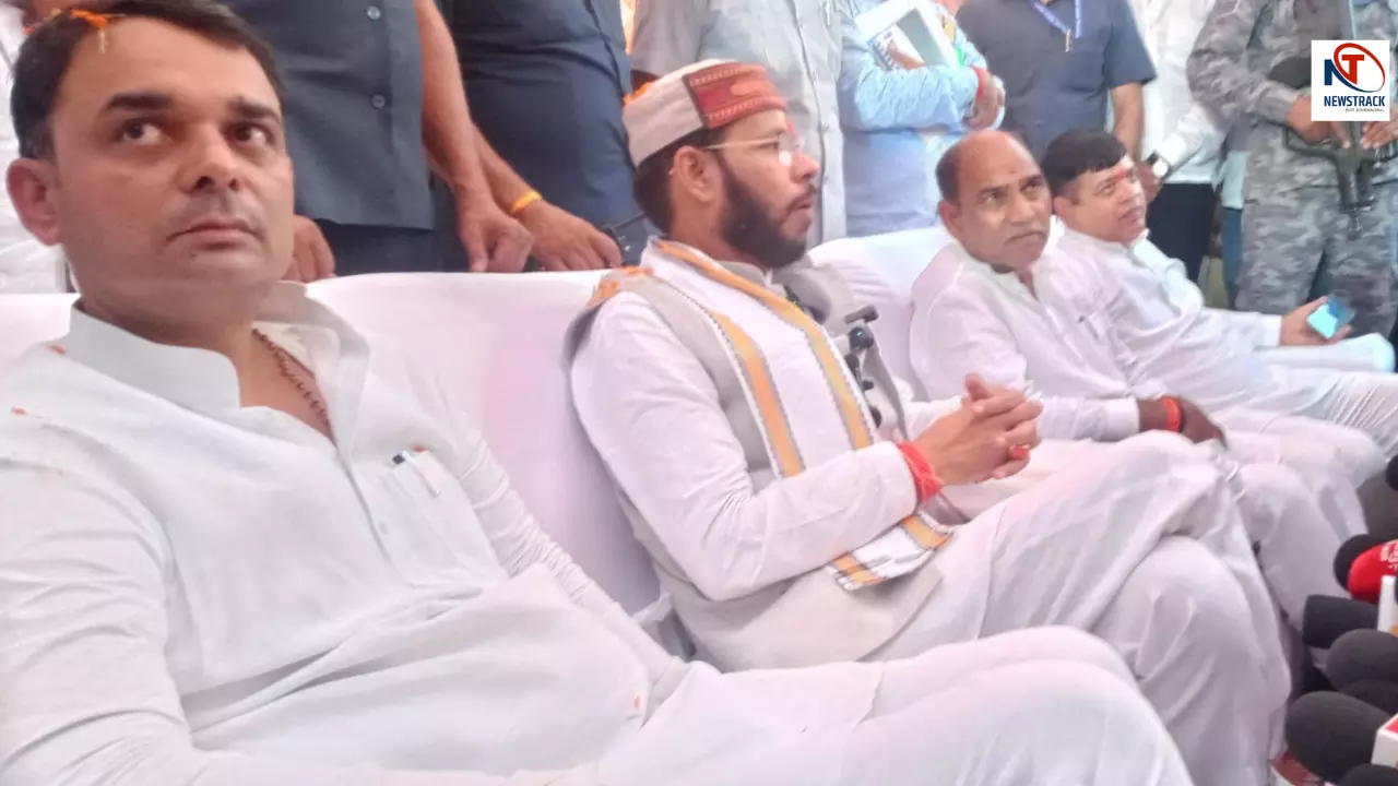Jalaun News: जालौन पहुंचे मंत्री मनोज पांडेय, ऊंट-बैलगाड़ी और ई-रिक्शा से हुआ अनोखा स्वागत