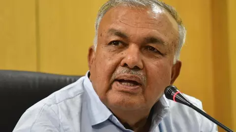 Karnataka Congress: शपथ के 48 घंटे बाद ही संकट में शिवकुमार सरकार! ये दिग्गज मंत्री दे सकते है इस्तीफा, कर्नाटक कांग्रेस में फिर घमासान