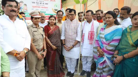 Jaunpur News: जौनपुर में परिश्रम संस्था का सेवा अभियान, 54 दिव्यांगों और 54 छात्राओं को मिली सौगात