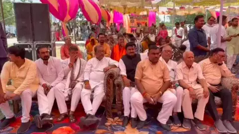 Mahoba News: महोबा पहुंचे प्रभारी मंत्री मन्नू कोरी, ‘एक पेड़ माँ के नाम 3.0’ अभियान का किया शुभारंभ
