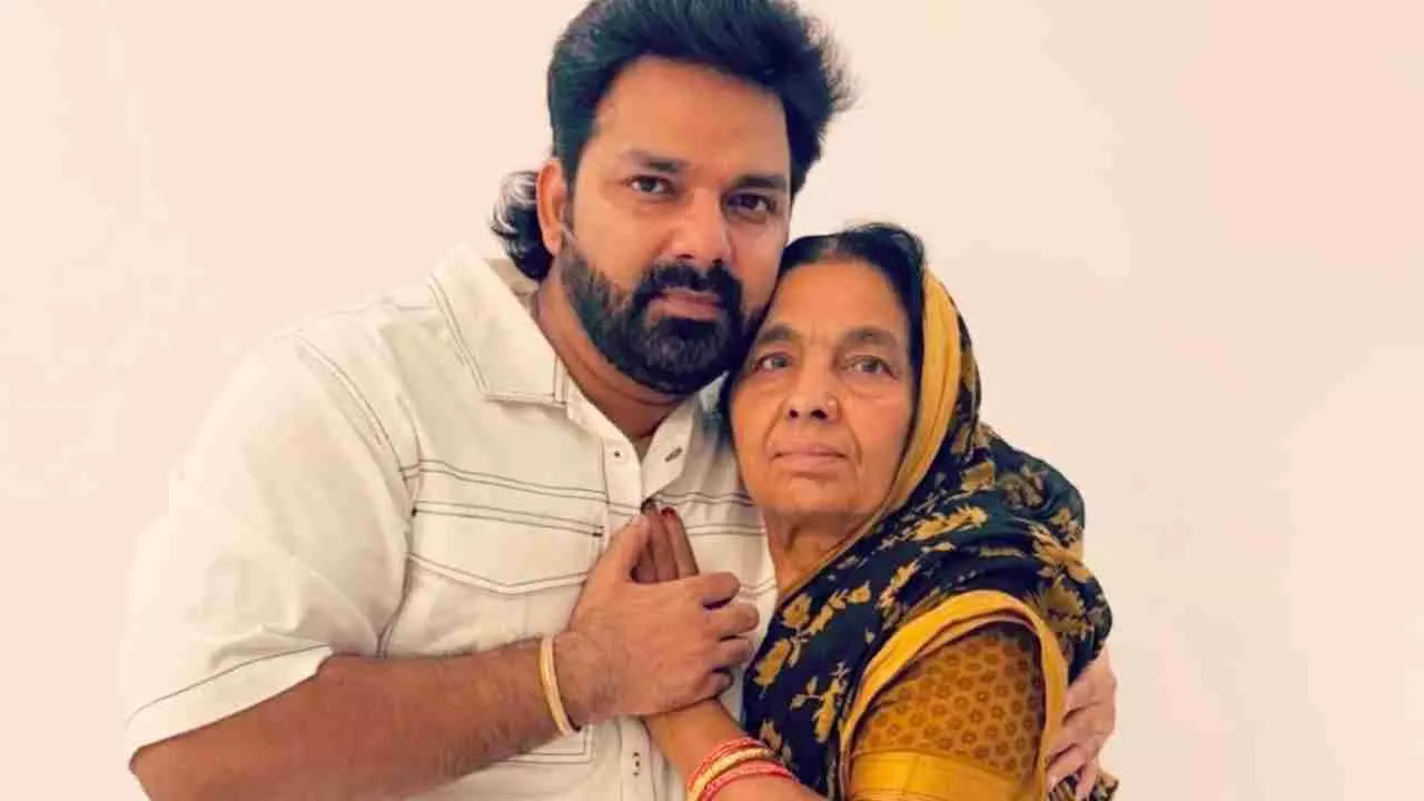 Pawan Singh Mother Video Pawan Singh Mother Video