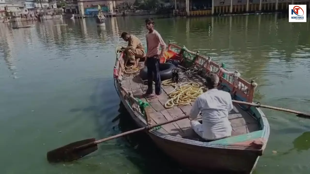 Mathura News: गोवर्धन मेले में दर्दनाक हादसा! मानसी गंगा में डूबे दो किशोर, चार घंटे बाद मिले शव Mathura News: गोवर्धन मेले में दर्दनाक हादसा! मानसी गंगा में डूबे दो किशोर, चार घंटे बाद मिले शव