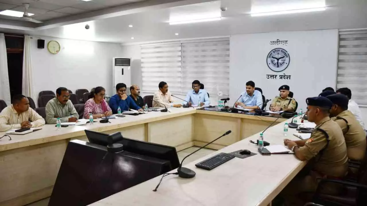 Aligarh News: अलीगढ़ में अवैध खनन और ओवरलोडिंग पर बड़ा एक्शन, डीएम-एसएसपी ने दिए सख्त निर्देश