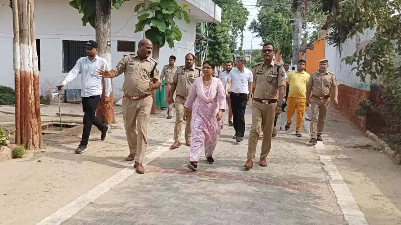 Aligarh News: अलीगढ़ जिला कारागार में औचक निरीक्षण, बंदियों को निःशुल्क कानूनी सहायता का भरोसा Aligarh News: अलीगढ़ जिला कारागार में औचक निरीक्षण, बंदियों को निःशुल्क कानूनी सहायता का भरोसा