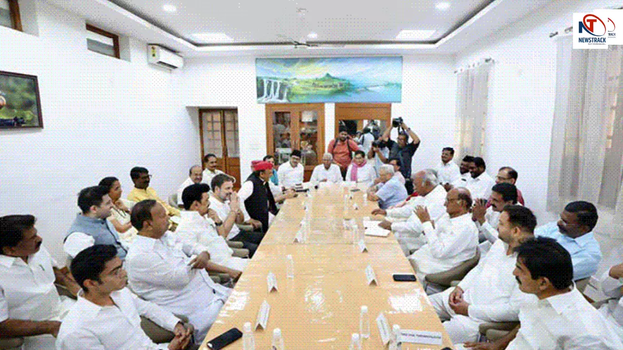 INDIA गठबंधन की बैठक में शामिल होगी CPI(M), कांग्रेस के आरोपों पर जताई नाराजगी INDIA गठबंधन की बैठक में शामिल होगी CPI(M), कांग्रेस के आरोपों पर जताई नाराजगी