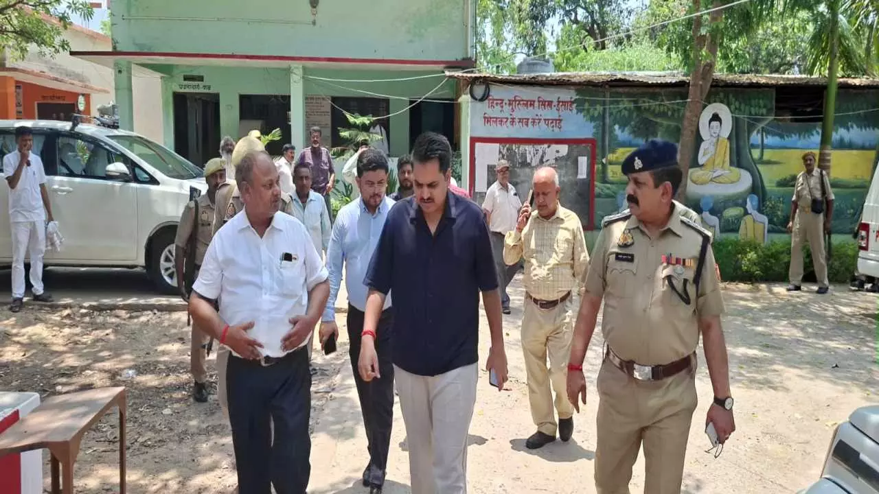 DM takes strict look at police recruitment examination in Sonbhadra, inspects centers
