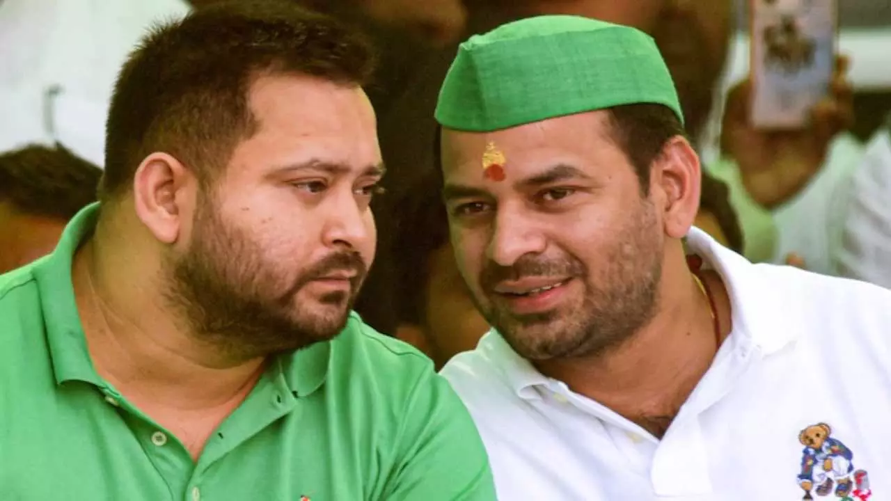 Bihar MLC Election: तेज प्रताप को MLC बनाएंगे तेजस्वी? एक फैसले पर टिकी सबकी निगाहें Bihar MLC Election: तेज प्रताप को MLC बनाएंगे तेजस्वी? एक फैसले पर टिकी सबकी निगाहें