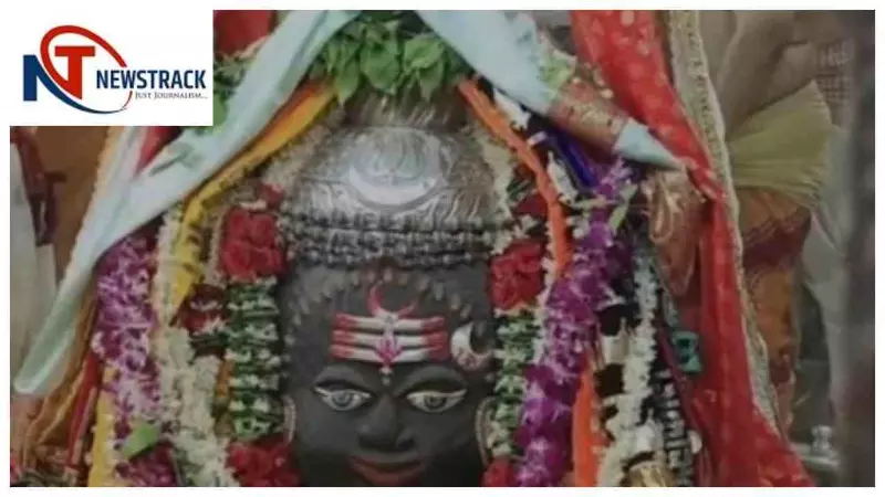 Ujjain News: त्रिपुंड, चन्द्रमा और त्रिनेत्र से सजे बाबा महाकाल, भस्म आरती में उमड़ा जनसैलाब Ujjain News: त्रिपुंड, चन्द्रमा और त्रिनेत्र से सजे बाबा महाकाल, भस्म आरती में उमड़ा जनसैलाब