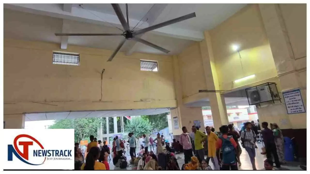 Hardoi News :  रलवे स्टेशन का विशाल पंखा बना खतरा, यात्रियों ने उठाई सुरक्षा जांच की मांग