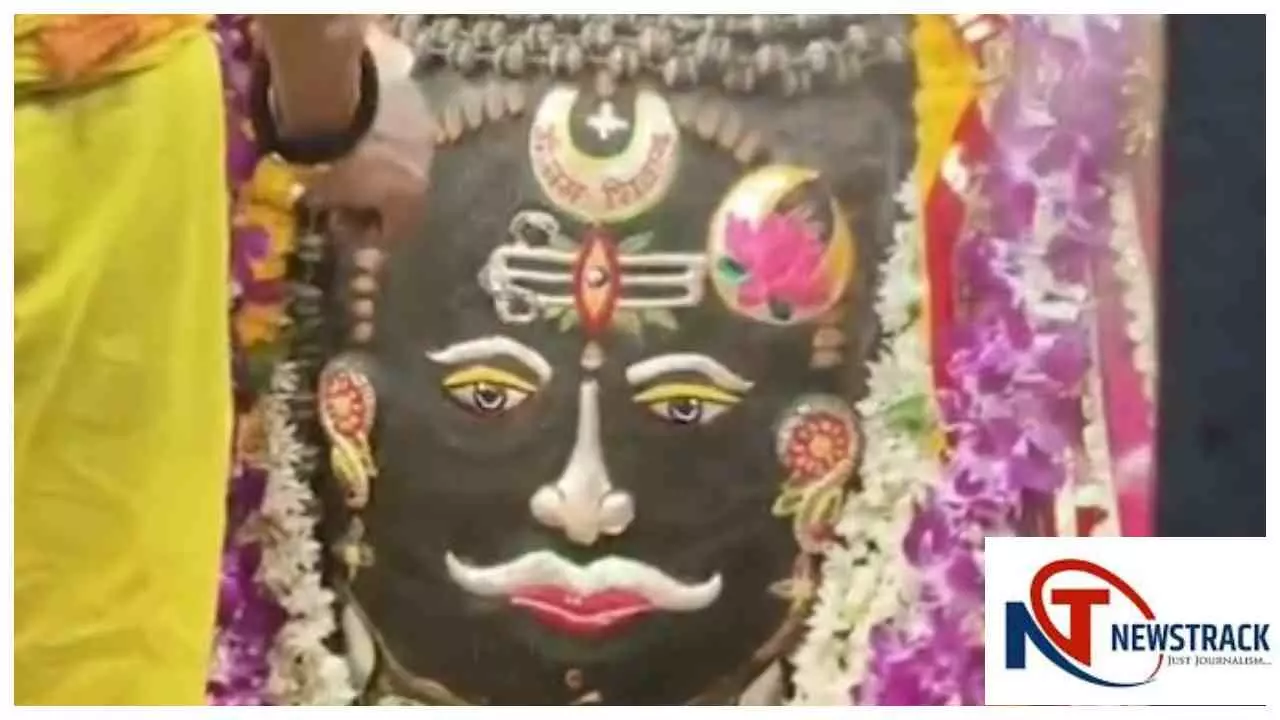 Ujjain News : रजत चंद्र, त्रिशूल और त्रिपुंड से सजे बाबा महाकाल, भस्म आरती में गूंजा जय श्री महाकाल Ujjain News : रजत चंद्र, त्रिशूल और त्रिपुंड से सजे बाबा महाकाल, भस्म आरती में गूंजा जय श्री महाकाल