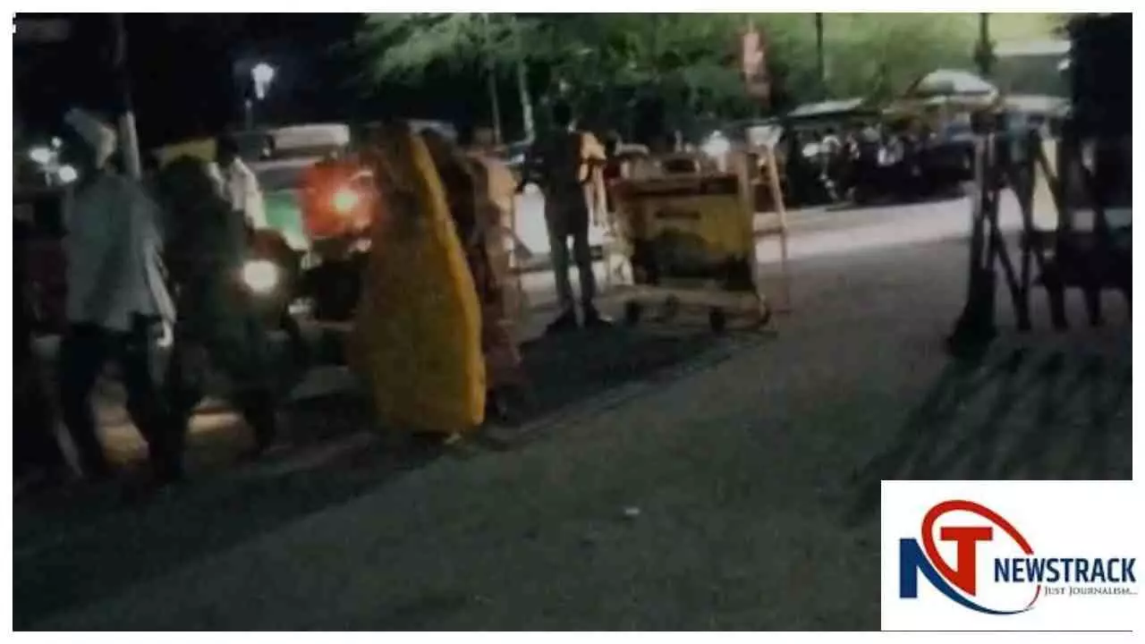 Mathura News : गोवर्धन में श्रद्धालुओं ने लगाया भेदभाव का आरोप, वीआईपी गाड़ियों को मिली एंट्री