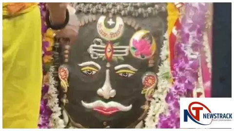 Ujjain News : रजत चंद्र, त्रिशूल और त्रिपुंड से सजे बाबा महाकाल, भस्म आरती में गूंजा जय श्री महाकाल Ujjain News : रजत चंद्र, त्रिशूल और त्रिपुंड से सजे बाबा महाकाल, भस्म आरती में गूंजा जय श्री महाकाल