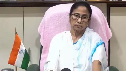 Mamata Banerjee: दिल्ली में मल्हम, बंगाल में जख्म... ममता के साथ बहुत बड़ा खेला कर रही कांग्रेस? Mamata Banerjee: दिल्ली में मल्हम, बंगाल में जख्म... ममता के साथ बहुत बड़ा खेला कर रही कांग्रेस?