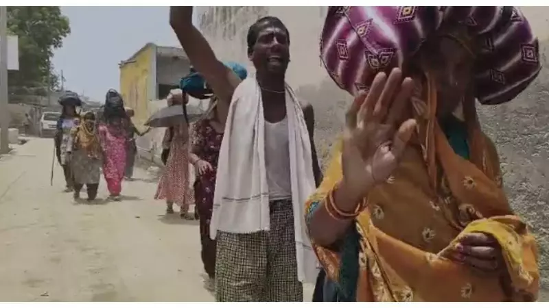 Flood of devotees in Gunja Braj, 84 Kosi Parikrama under the name of Radhe-Radhe Flood of devotees in Gunja Braj, 84 Kosi Parikrama under the name of Radhe-Radhe