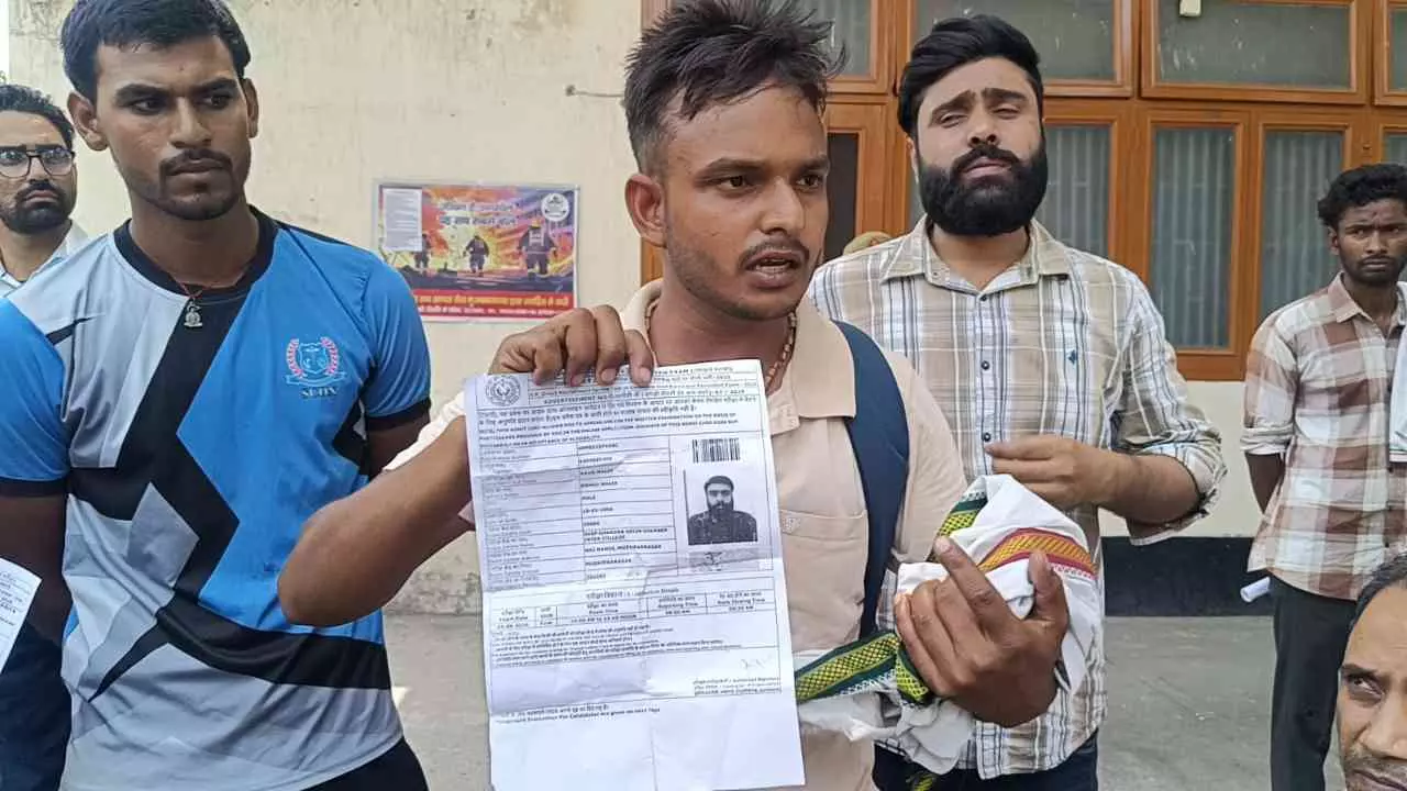गूगल मैप की गलती से छूटा यूपी पुलिस परीक्षा का पेपर, अभ्यर्थियों ने दोबारा परीक्षा की मांग की गूगल मैप की गलती से छूटा यूपी पुलिस परीक्षा का पेपर, अभ्यर्थियों ने दोबारा परीक्षा की मांग की