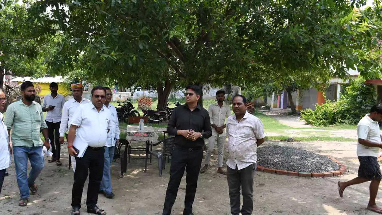 Siddharthnagar News: कटाव निरोधक कार्य की धीमी प्रगति पर डीएम नाराज, ठेकेदार को नोटिस के निर्देश Siddharthnagar News: कटाव निरोधक कार्य की धीमी प्रगति पर डीएम नाराज, ठेकेदार को नोटिस के निर्देश