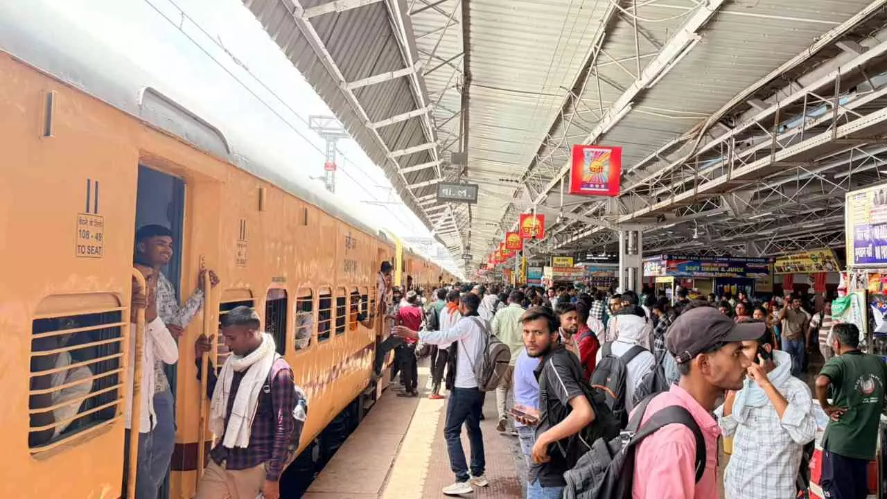 Jhansi News: झांसी में सिपाही भर्ती परीक्षा के तीसरे दिन 4542 अभ्यर्थी रहे अनुपस्थित Jhansi News: झांसी में सिपाही भर्ती परीक्षा के तीसरे दिन 4542 अभ्यर्थी रहे अनुपस्थित