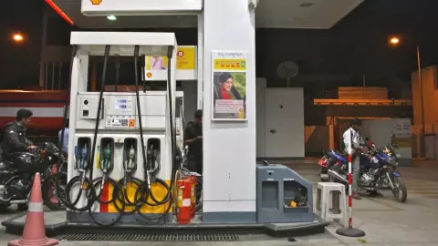Government financial aid of Rs 1.23 Lakh Crore to oil companies amid West Asia crisis and rising crude oil prices in 2026 Government financial aid of Rs 1.23 Lakh Crore to oil companies amid West Asia crisis and rising crude oil prices in 2026