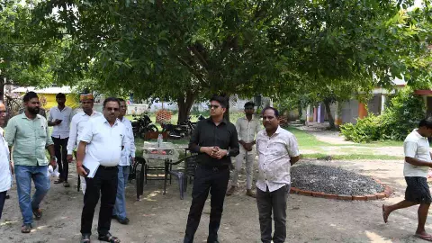 Siddharthnagar News: कटाव निरोधक कार्य की धीमी प्रगति पर डीएम नाराज, ठेकेदार को नोटिस के निर्देश Siddharthnagar News: कटाव निरोधक कार्य की धीमी प्रगति पर डीएम नाराज, ठेकेदार को नोटिस के निर्देश