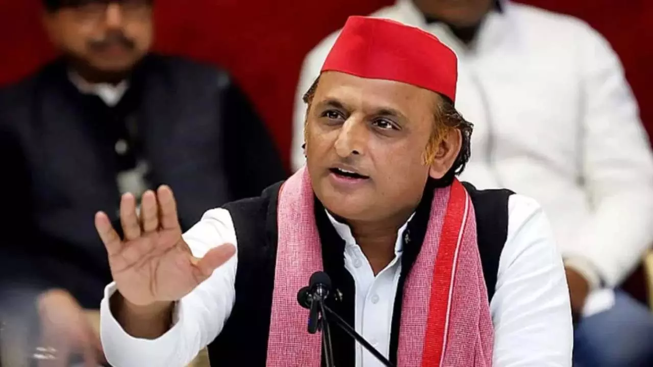 Akhilesh Yadav: अखिलेश यादव की बेटी को बदनाम करने की घटिया साजिश, सपा मुखिया ने सरकार की चुप्पी पर उठाए सवाल Akhilesh Yadav: अखिलेश यादव की बेटी को बदनाम करने की घटिया साजिश, सपा मुखिया ने सरकार की चुप्पी पर उठाए सवाल