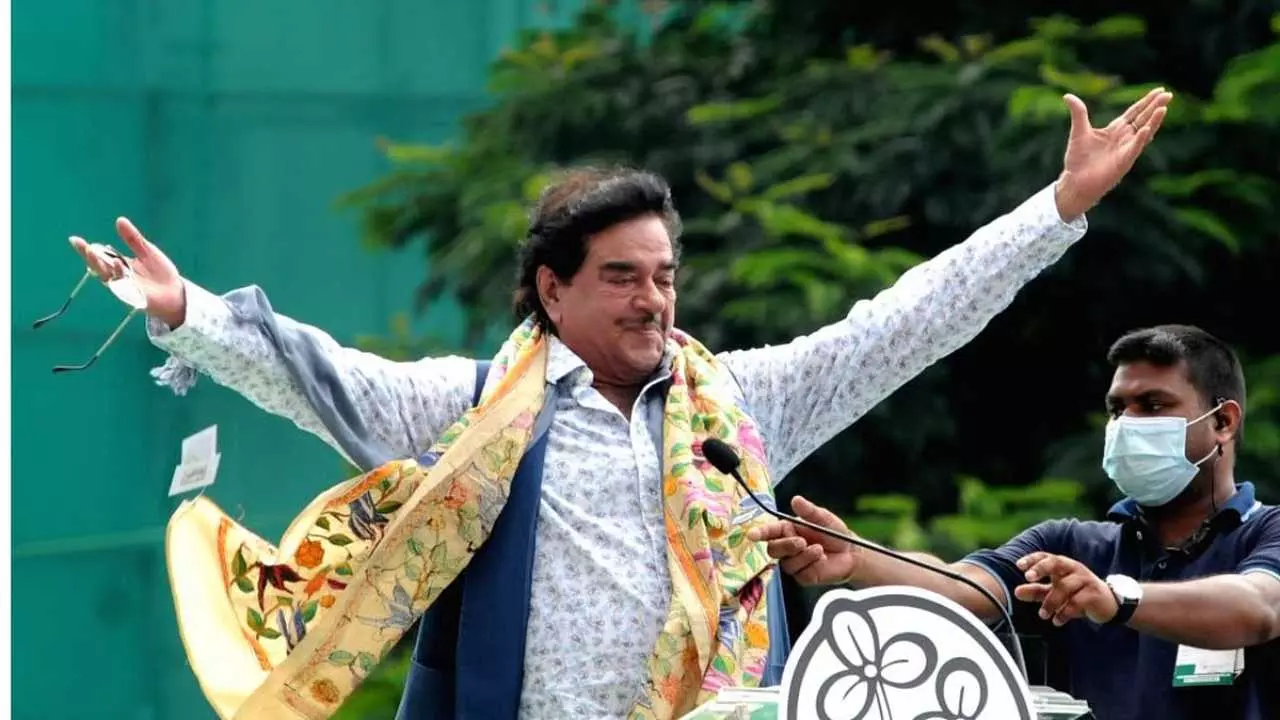 Shatrughan Sinha News:  एक तरफ मोदी की तारीफ, दूसरी तरफ ममता से वफादारी... आखिर क्या करना चाहते हैं बिहारी बाबू