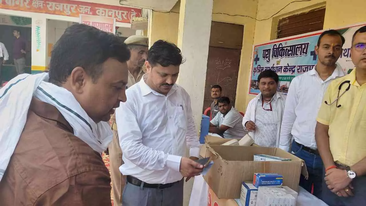 Kanpur News: बाढ़ आपदा से निपटने की तैयारी: बैजामऊ में NDRF और SDRF के साथ की गई विशेष मॉक ड्रिल Kanpur News: बाढ़ आपदा से निपटने की तैयारी: बैजामऊ में NDRF और SDRF के साथ की गई विशेष मॉक ड्रिल