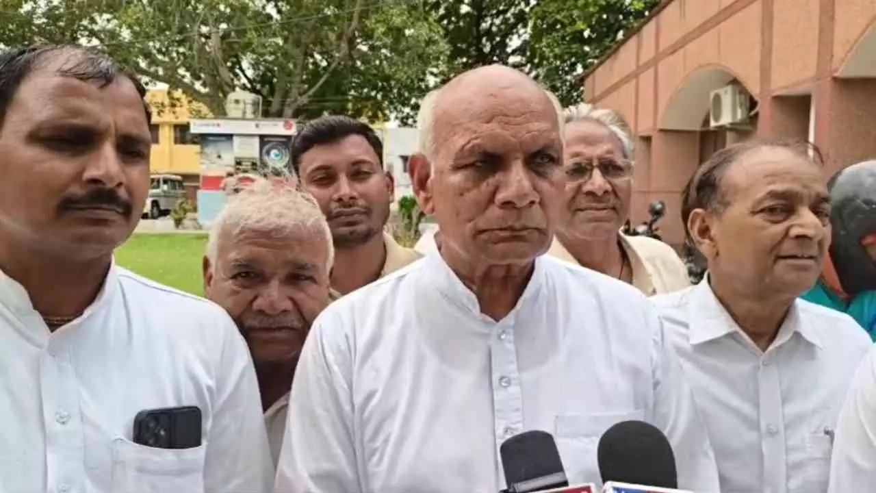 Mathura News: धनगर समाज को एससी प्रमाण पत्र जारी करने की मांग तेज, जेपी धनगर ने सौंपा ज्ञापन Mathura News: धनगर समाज को एससी प्रमाण पत्र जारी करने की मांग तेज, जेपी धनगर ने सौंपा ज्ञापन
