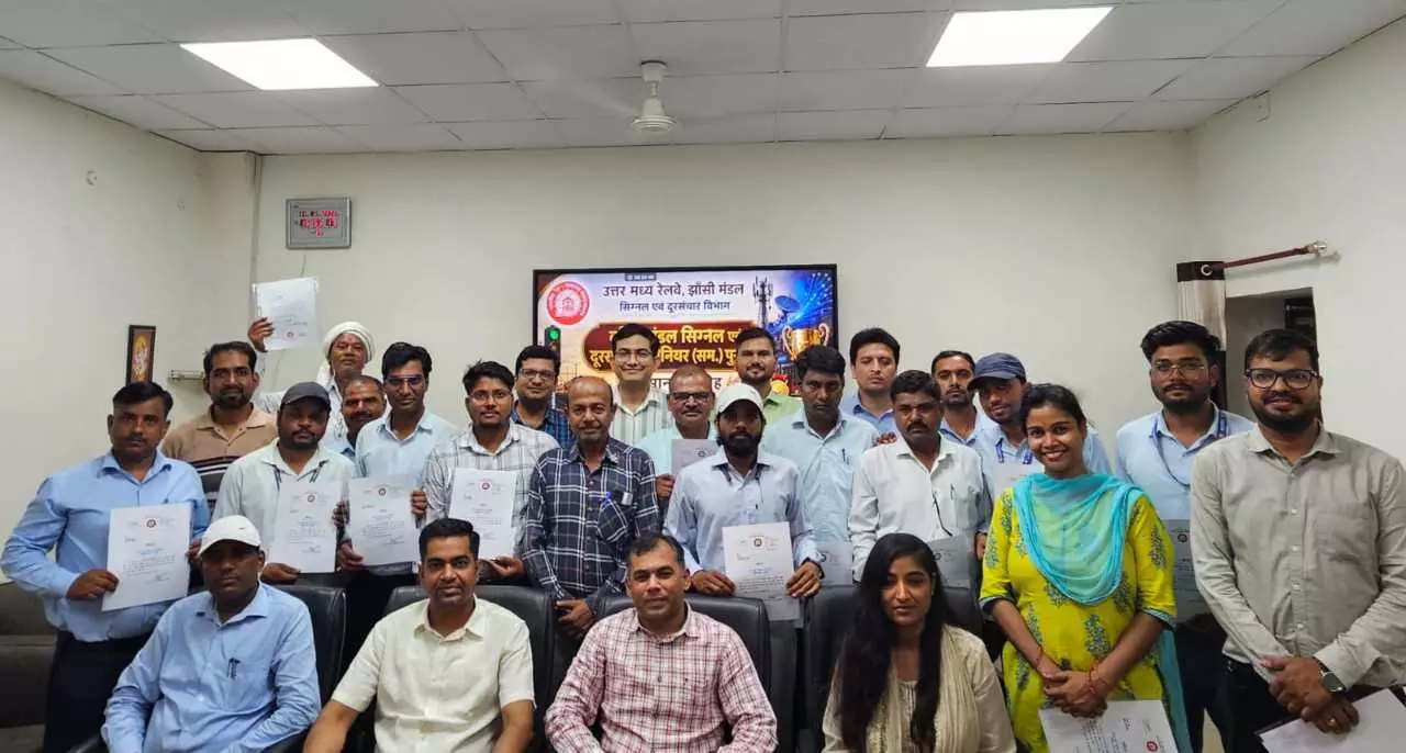 employees of Signal Department receive honors in Jhansi division employees of Signal Department receive honors in Jhansi division