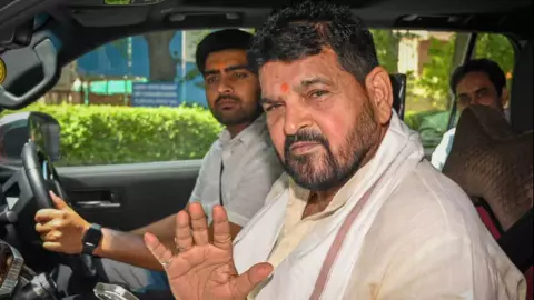 Ram Mandir Controversy: अयोध्या राम मंदिर विवाद में बृजभूषण शरण सिंह एंट्री, एक बयान से चढ़ा सियासी पारा, कहा- सच बोलूंगा तो...