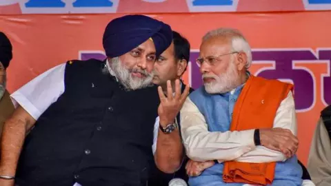 BJP-Akali Alliance: पंजाब में फिर साथ आएंगे BJP-अकाली दल? AAP की बढ़ सकती है टेंशन BJP-Akali Alliance: पंजाब में फिर साथ आएंगे BJP-अकाली दल? AAP की बढ़ सकती है टेंशन