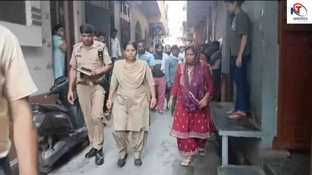 Shamli News: शामली में छत पर खेल रहे दो बच्चे संदूक में बंद मिले, अपहरण की आशंका से मचा हड़कंप
