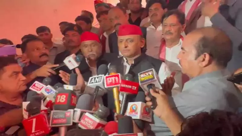 Etah Kasganj News: कासगंज में अखिलेश का आरोप, सीधी रिश्वतखोरी और फर्जी एनकाउंटर, सत्ता में आए तो होगी जांच