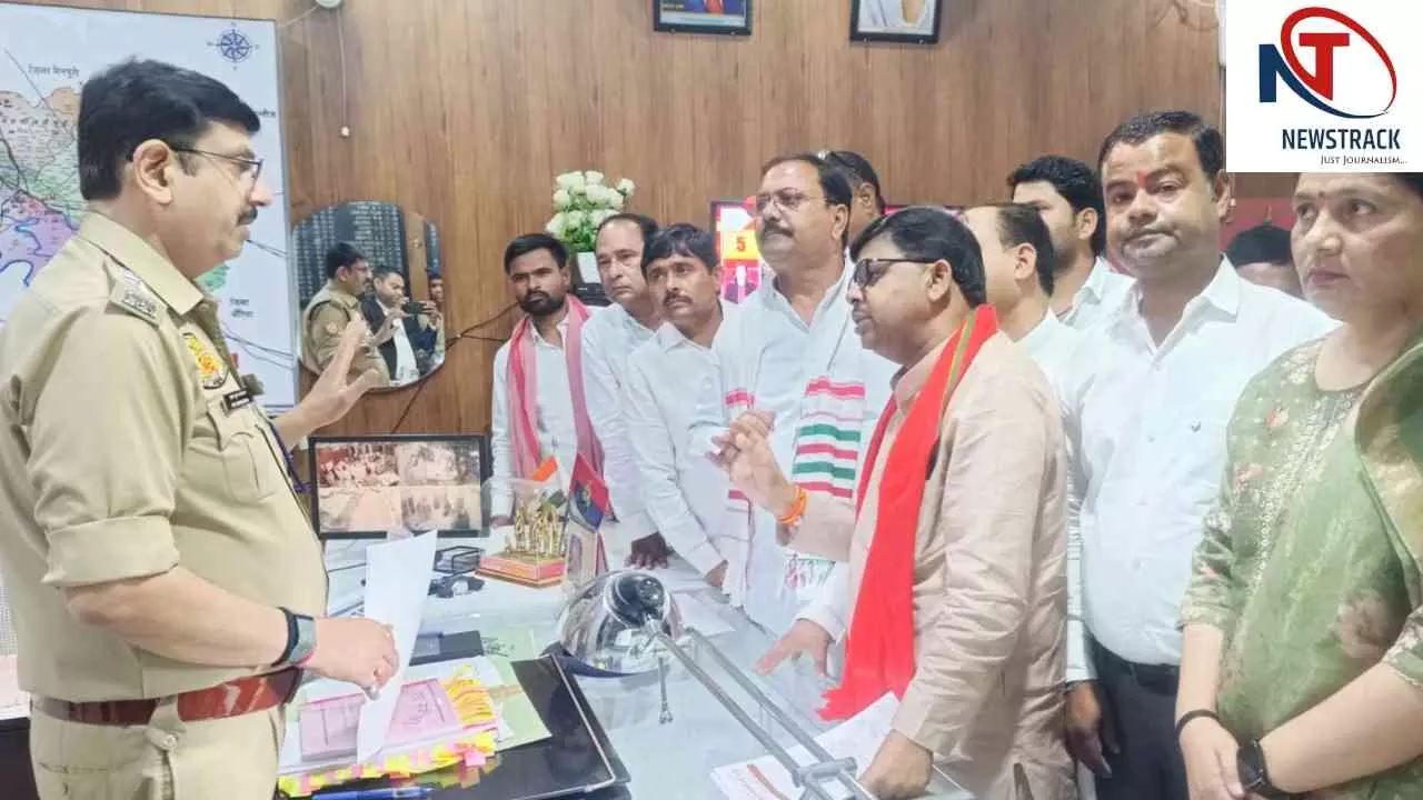 Etawah News: इटावा में सपा का प्रदर्शन, अखिलेश यादव की पुत्री पर टिप्पणी मामले में कार्रवाई की मांग Etawah News: इटावा में सपा का प्रदर्शन, अखिलेश यादव की पुत्री पर टिप्पणी मामले में कार्रवाई की मांग
