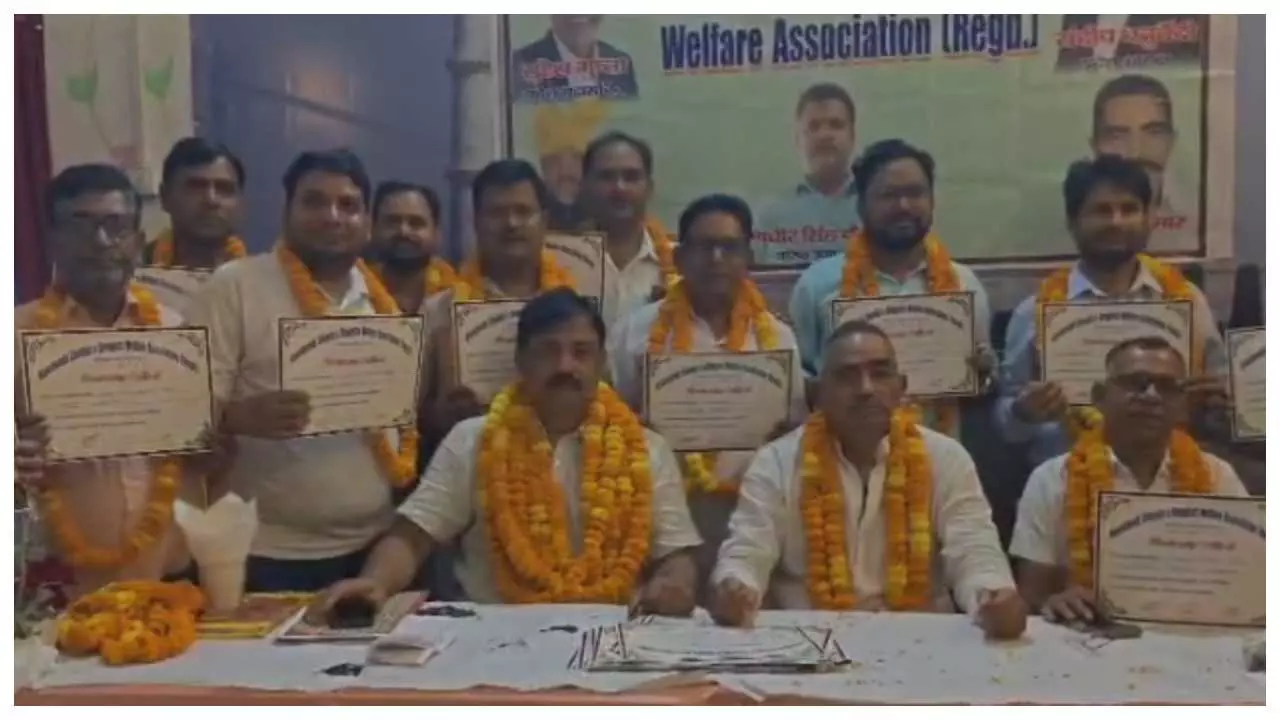 Kaushambi Chemists Association Elects New Executive Committee, Takes Resolution Kaushambi Chemists Association Elects New Executive Committee, Takes Resolution