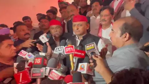 Etah Kasganj News: कासगंज में अखिलेश का आरोप, सीधी रिश्वतखोरी और फर्जी एनकाउंटर, सत्ता में आए तो होगी जांच