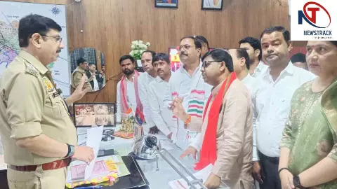 Etawah News: इटावा में सपा का प्रदर्शन, अखिलेश यादव की पुत्री पर टिप्पणी मामले में कार्रवाई की मांग