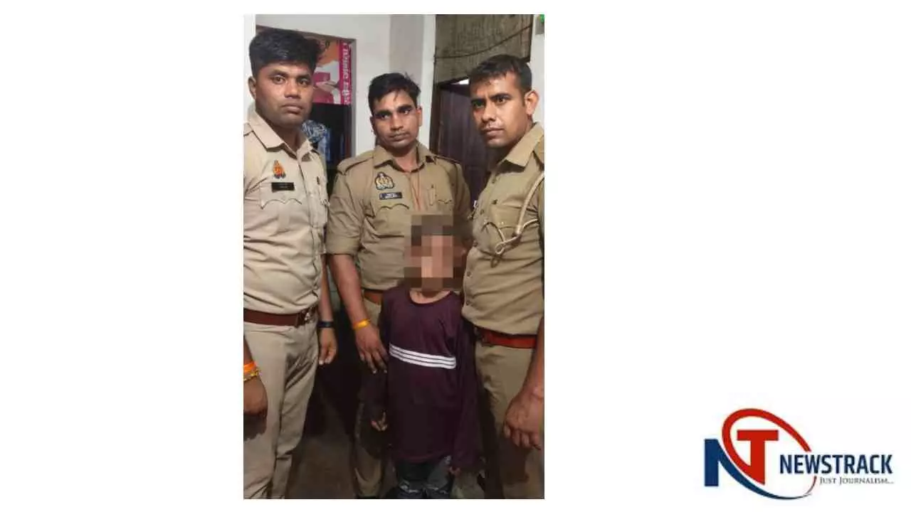 Etawah News: पुलिस की बहादुरी से बची 8 वर्षीय मासूम की जान, जलते मकान से सुरक्षित निकाला बाहर
