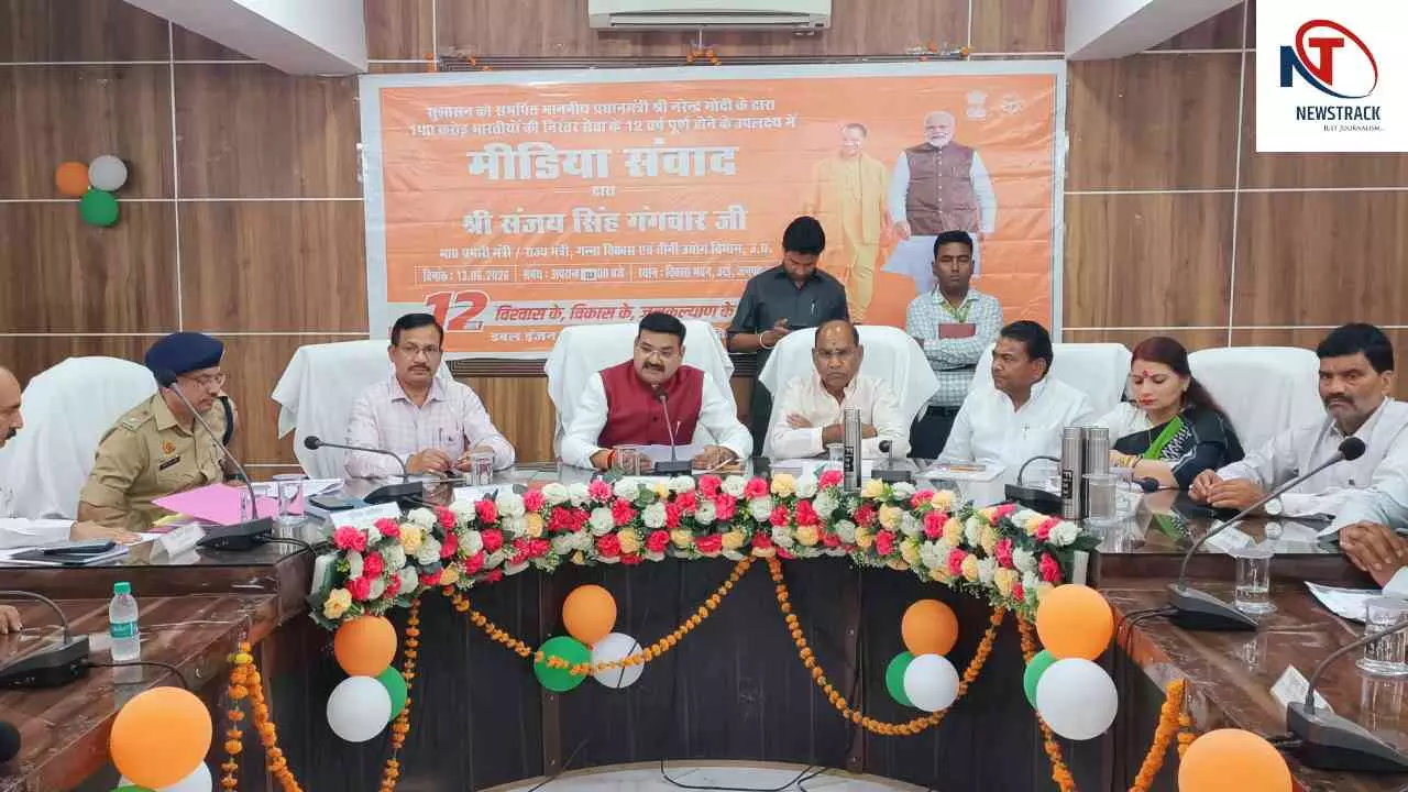Jalaun News: पेपर लीक रोकने को अब वायुसेना के विमान से भेजे जाएंगे प्रश्नपत्र : संजय गंगवार Jalaun News: पेपर लीक रोकने को अब वायुसेना के विमान से भेजे जाएंगे प्रश्नपत्र : संजय गंगवार