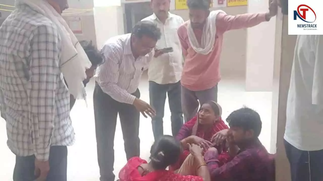 Auraiya News:औरैया में प्रसव के दौरान महिला और नवजात की मौत, परिजनों ने सफाईकर्मी पर लगाए गंभीर आरोप Auraiya News:औरैया में प्रसव के दौरान महिला और नवजात की मौत, परिजनों ने सफाईकर्मी पर लगाए गंभीर आरोप