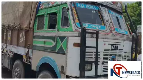 Raebareli News: लखनऊ प्रयागराज हाईवे पर राज्य मंत्री के काफिले के दौरान कार और ट्रक में भिड़ंत, सभी Raebareli News: लखनऊ प्रयागराज हाईवे पर राज्य मंत्री के काफिले के दौरान कार और ट्रक में भिड़ंत, सभी