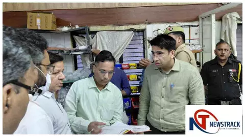 Hathras  CMO ने गिनीं रोटियां तो मरीजों ने की DM की सराहना, देर रात जिला अस्पताल पहुंचे थे अतुल वत्स