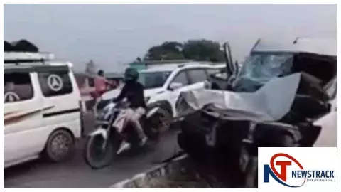 Azamgarh News: अर्टिगा कार ट्रेलर से टकराई, चार लोगों की मौत, एक गंभीर रूप से घायल Azamgarh News: अर्टिगा कार ट्रेलर से टकराई, चार लोगों की मौत, एक गंभीर रूप से घायल